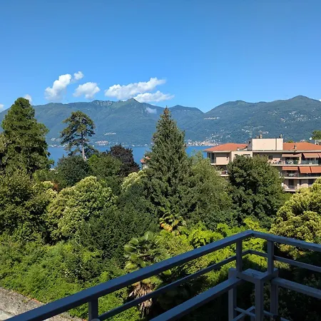 With And Montains Views Free Parking *